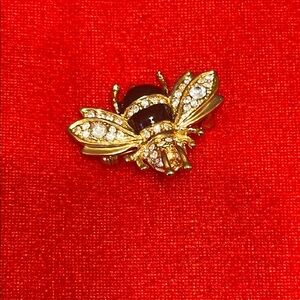 Elegant Gold Bee Brooch with Crystal Accents